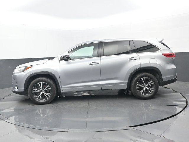 Used 2017 Toyota Highlander LE FWD image 7