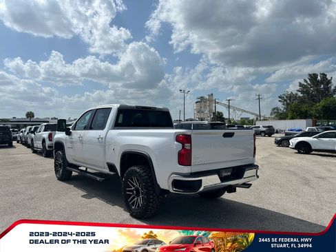 Used 2022 Chevrolet Silverado 2500 LT AWD/4WD image 5