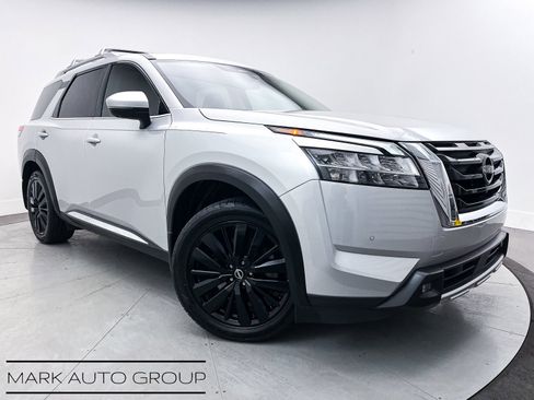 Used 2022 Nissan Pathfinder Platinum w/ Cargo Package image 1