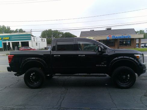 Used 2021 Nissan Titan SV w/ SV Convenience Package AWD/4WD image 13