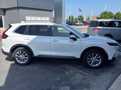 Used 2025 Honda CR-V EX image 3
