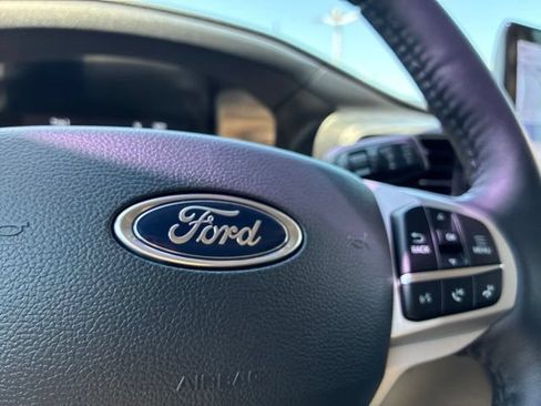 Used 2023 Ford Explorer Limited w/ Limited Technology Package AWD/4WD image 29