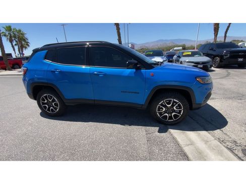 Used 2026 Jeep Compass Trailhawk AWD/4WD image 9