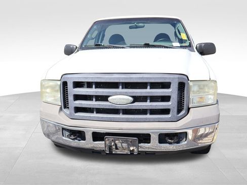 Used 2005 Ford F250 2WD Regular Cab Super Duty image 3