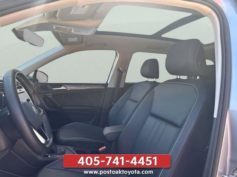 Used 2023 Volkswagen Tiguan SE w/ Panoramic Sunroof Package FWD image 24