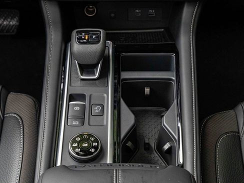 Certified 2025 Nissan Pathfinder SL w/ SL Premium Package image 13