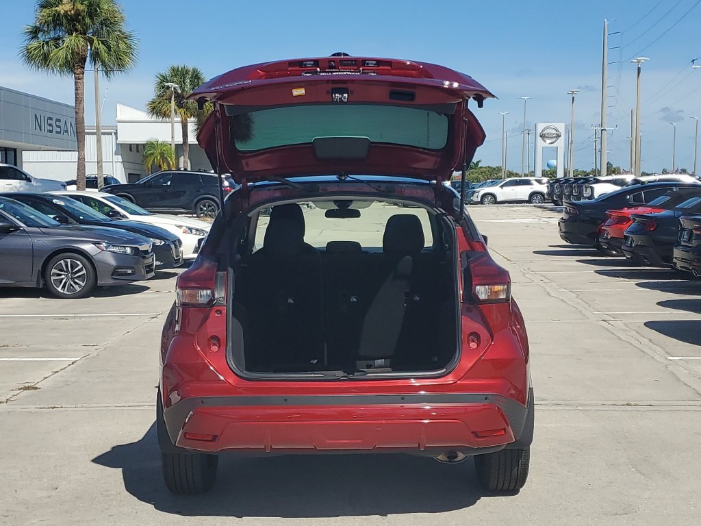 Used 2023 Nissan Kicks SV FWD image 13