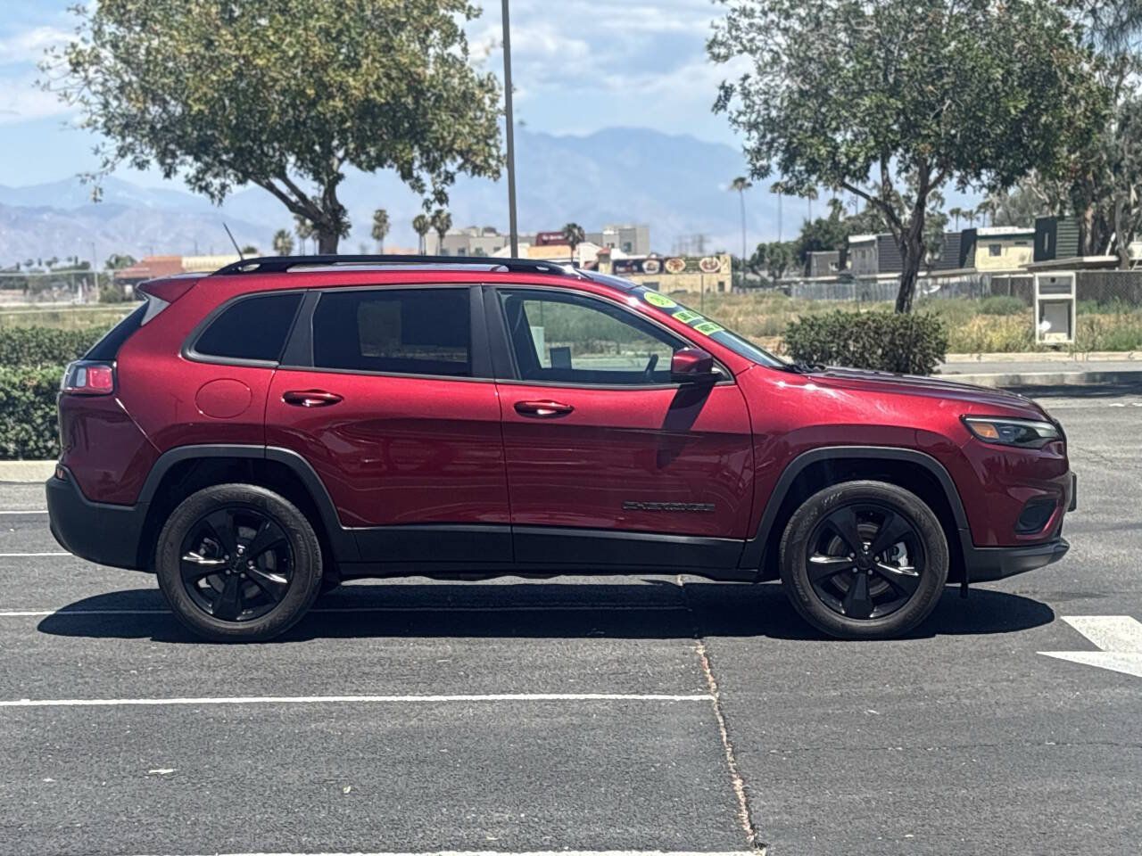 Used 2021 Jeep Cherokee Latitude Plus AWD/4WD image 9