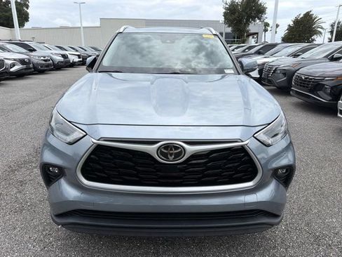 Used 2022 Toyota Highlander XLE FWD image 6