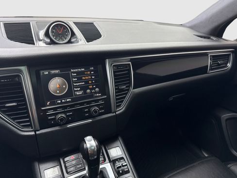 Used 2015 Porsche Macan Turbo AWD/4WD image 24