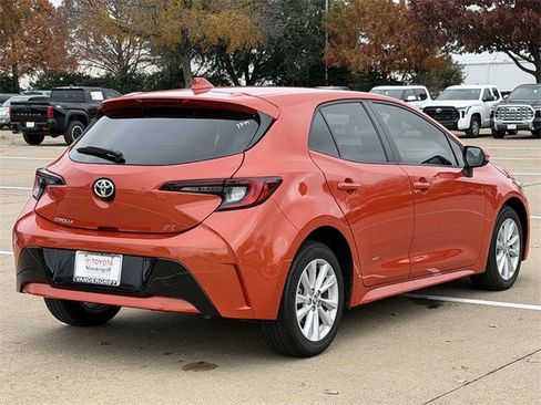 Used 2025 Toyota Corolla SE image 4