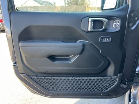 New 2026 Jeep Wrangler Rubicon image 9