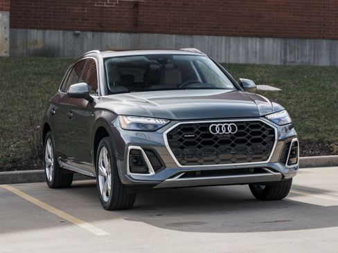 Used 2023 Audi Q5 2.0T Prestige w/ Prestige Package image 2