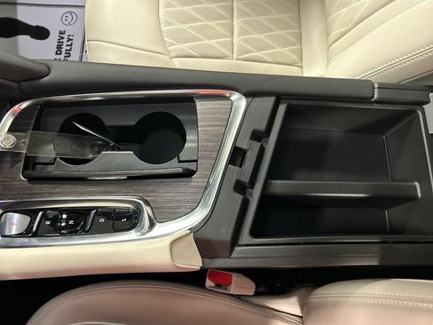 Used 2022 Buick Enclave Avenir FWD image 21