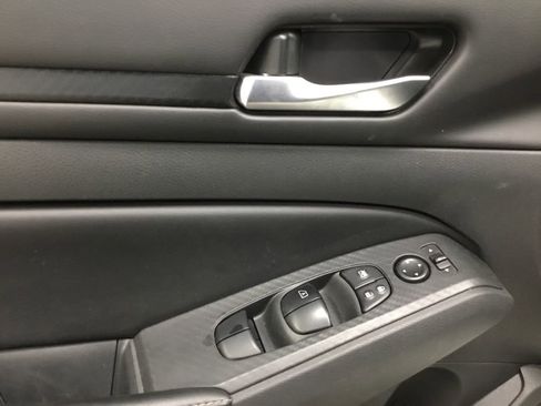 Used 2024 Nissan Altima 2.5 SV w/ SV Premium Package image 7