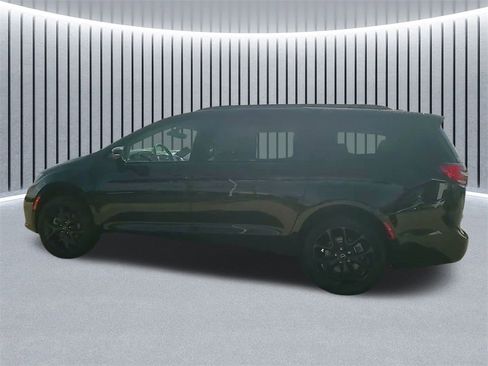 New 2026 Chrysler Pacifica Select w/ S Appearance Package image 17