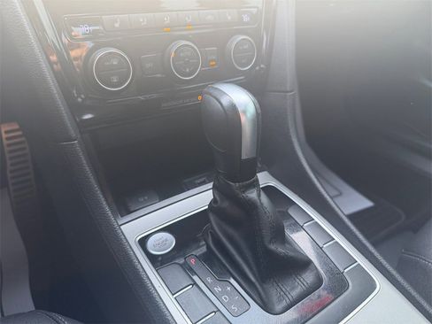 Used 2021 Volkswagen Passat 2.0T R-Line image 22