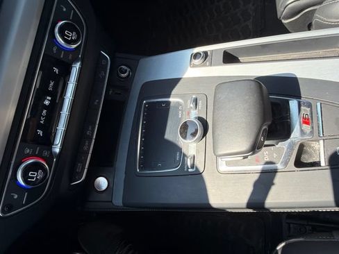 Used 2019 Audi SQ5 Prestige AWD/4WD image 10