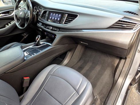 Used 2020 Buick Enclave Essence image 21