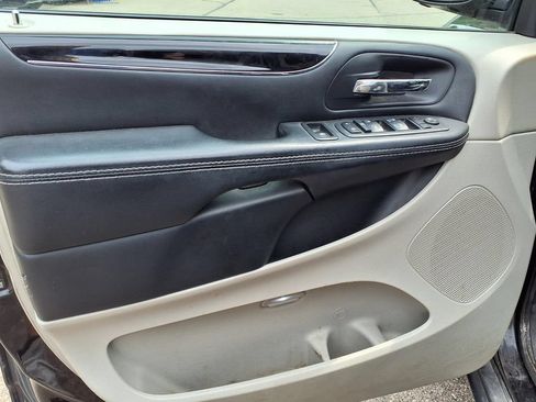 Used 2017 Dodge Grand Caravan SXT FWD image 12