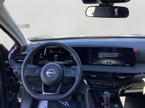 Used 2026 Nissan Kicks SR w/ SR Premium Package image 17