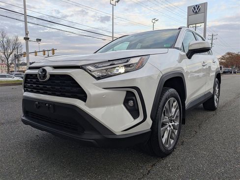 Used 2023 Toyota RAV4 XLE Premium image 8