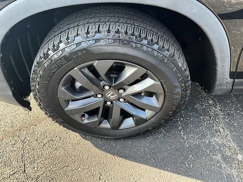 Used 2023 Honda Ridgeline Sport image 11