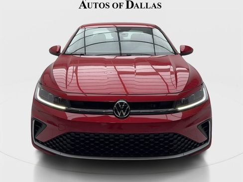 Used 2025 Volkswagen Jetta SE FWD image 3