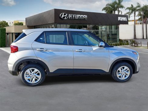 New 2026 Hyundai Venue SE FWD image 2