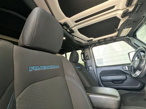 Used 2022 Jeep Wrangler Unlimited Rubicon 4xe AWD/4WD image 17
