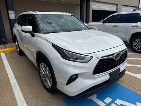 Used 2020 Toyota Highlander Limited FWD image 8