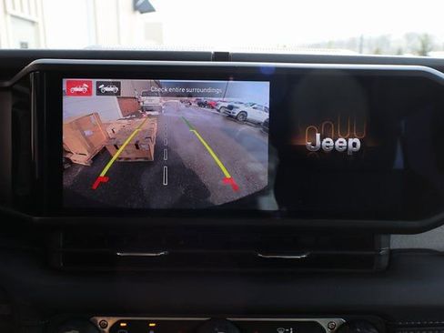 Used 2025 Jeep Wrangler Unlimited Sahara image 22