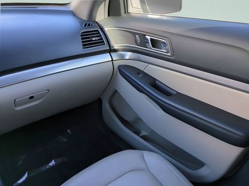 Used 2018 Ford Explorer XLT w/ Equipment Group 202A image 17