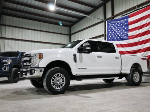 Used 2021 Ford F250 XLT w/ XLT Premium Package AWD/4WD image 4