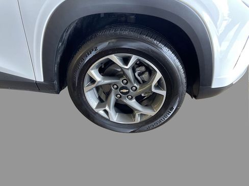 Certified 2024 Chevrolet Trax LT w/ Sunroof Package image 11