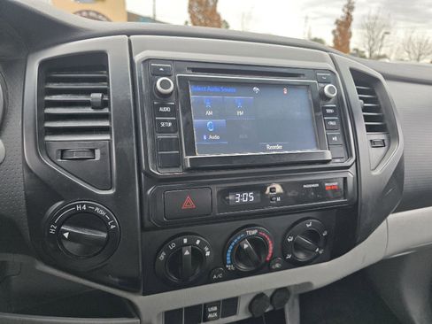 Used 2014 Toyota Tacoma 4x4 Regular Cab image 17