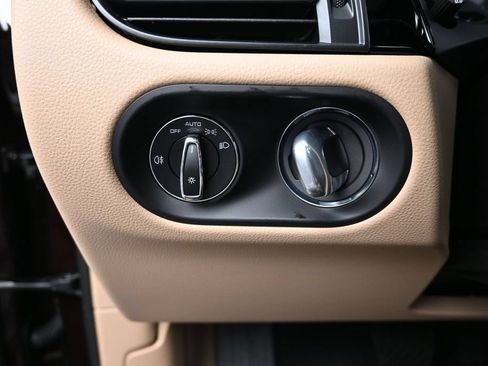 Certified 2025 Porsche Macan AWD/4WD image 25