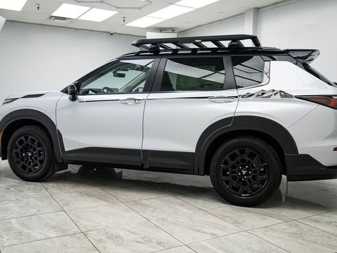 Used 2025 Mitsubishi Outlander Trail Edition image 3