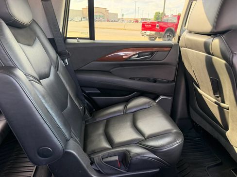 Used 2019 Cadillac Escalade Premium Luxury AWD/4WD image 73
