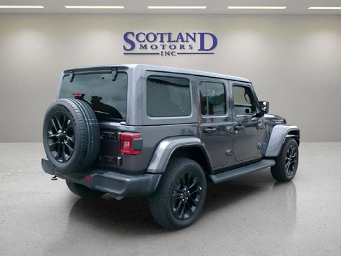 Used 2025 Jeep Wrangler Unlimited Sahara AWD/4WD image 6