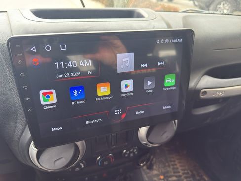 Used 2014 Jeep Wrangler Unlimited Sahara image 11