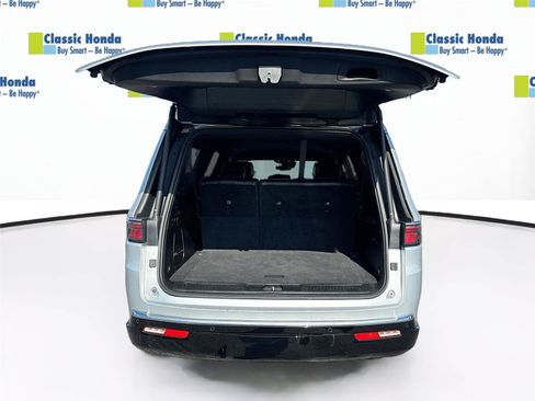 Used 2024 Jeep Wagoneer L Series II RWD image 31