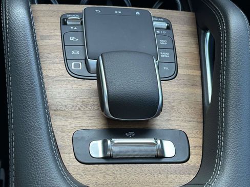Certified 2025 Mercedes-Benz GLS 450 4MATIC image 37