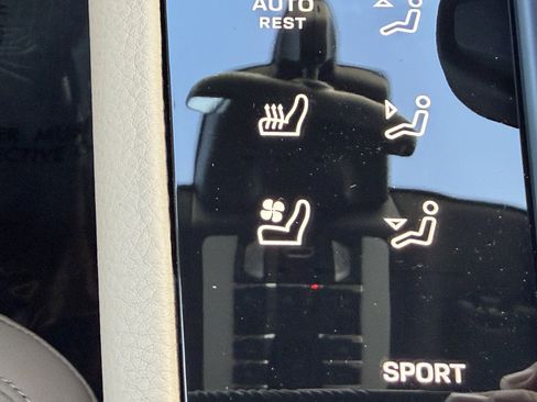 New 2025 Porsche Macan image 27