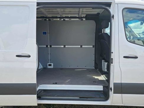 Used 2025 Mercedes-Benz Sprinter 2500 image 13