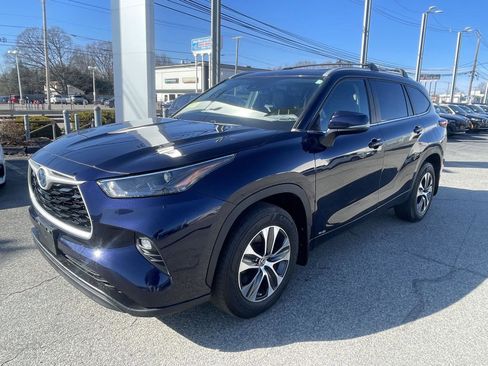 Used 2023 Toyota Highlander XLE image 7