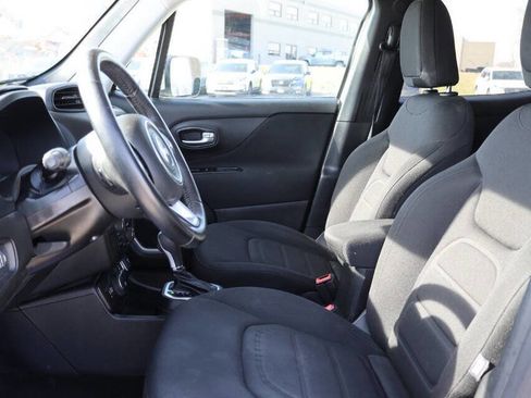 Used 2019 Jeep Renegade Latitude w/ Cold Weather Group image 13