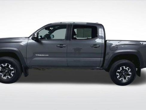 Certified 2023 Toyota Tacoma TRD Off-Road AWD/4WD image 21