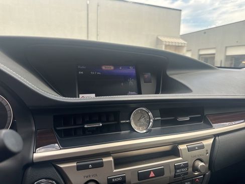 Used 2018 Lexus ES 350 w/ Luxury Package w/Wood Trim FWD image 9