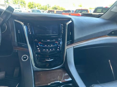 Used 2017 Cadillac Escalade ESV Premium Luxury AWD/4WD image 29